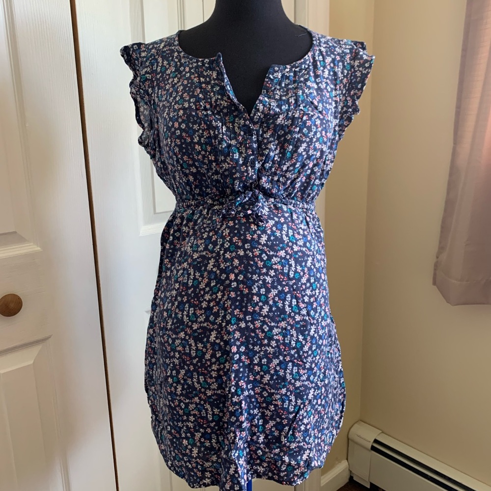 Like NEW MATERNITY top - size small